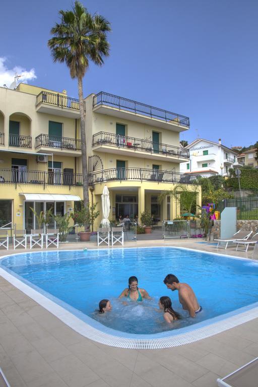 Hotel Casella Pietra Ligure Extérieur photo