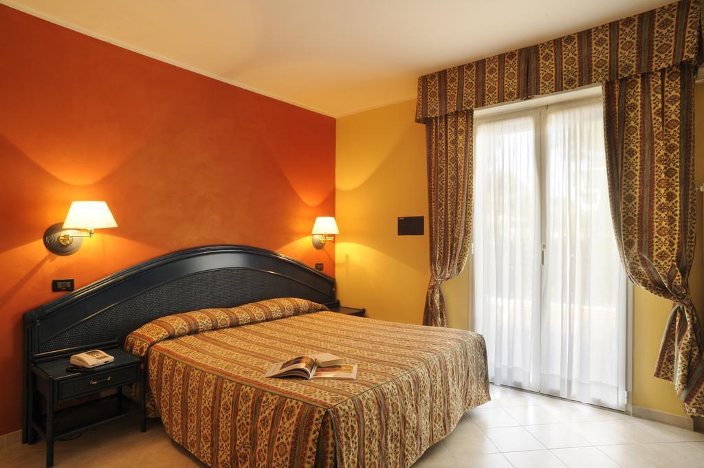 Hotel Casella Pietra Ligure Chambre photo
