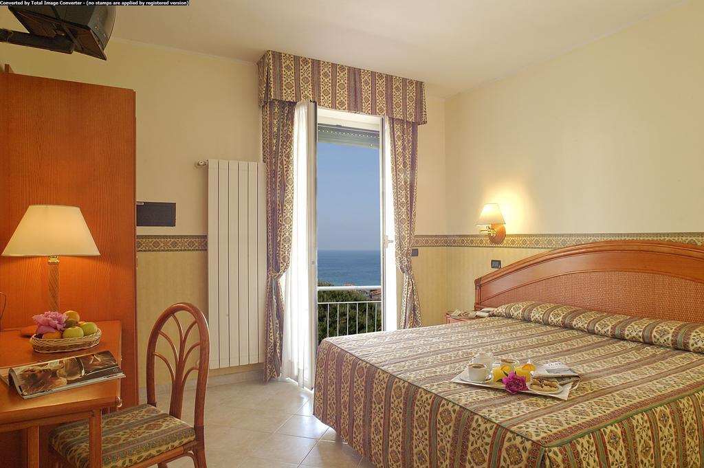 Hotel Casella Pietra Ligure Chambre photo
